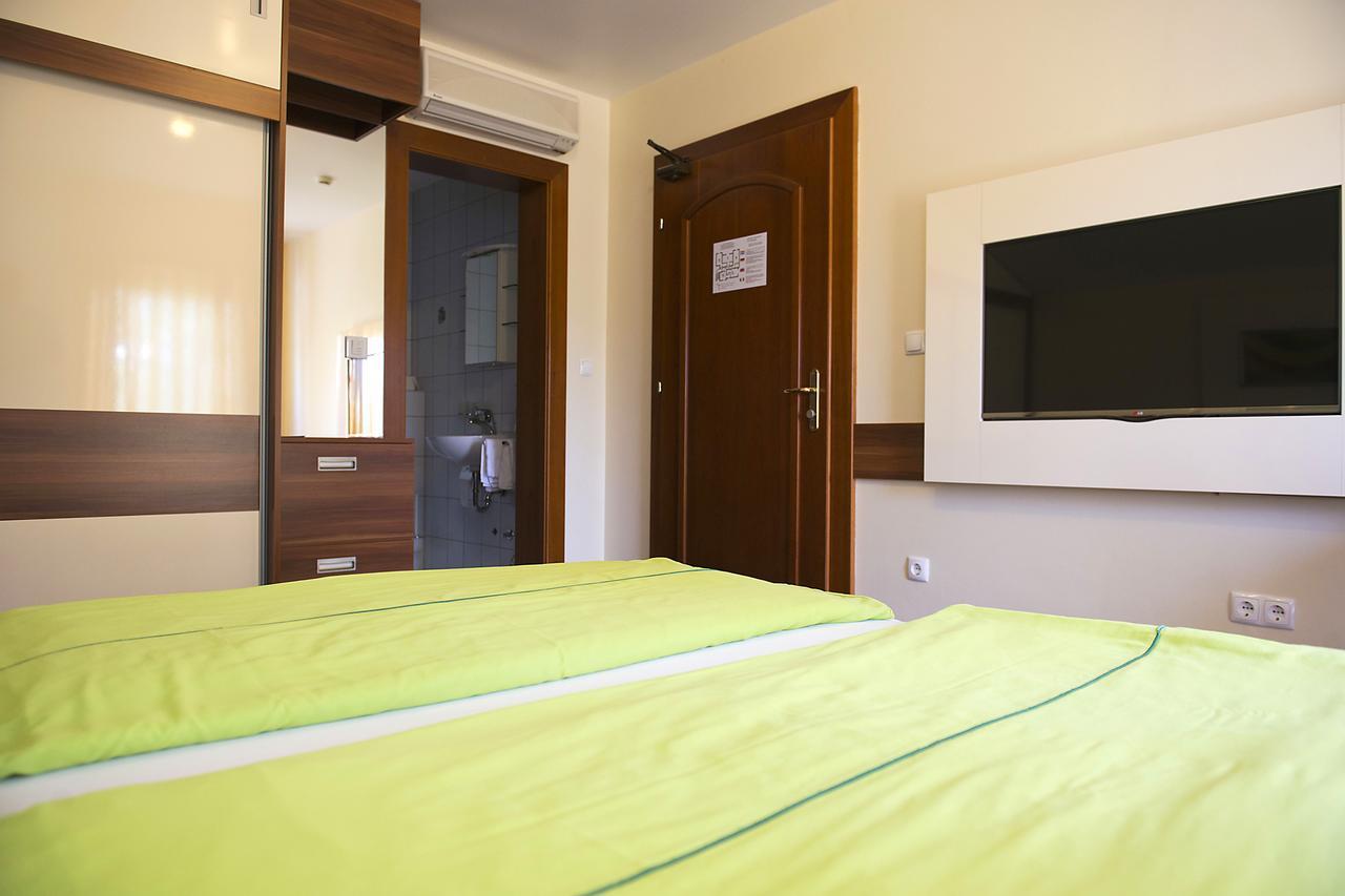 Pansion Maestral Hotel Novi Vinodolski Bagian luar foto